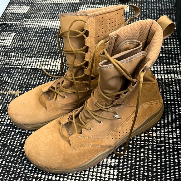 mens nike military boots